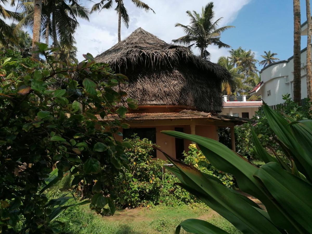 Sukriti beach Resort Varkala Exterior foto